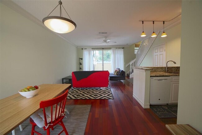 Foto del edificio - 836 SE 4th Ct