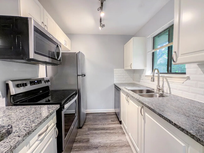 Building Photo - 5329 Reiger Ave