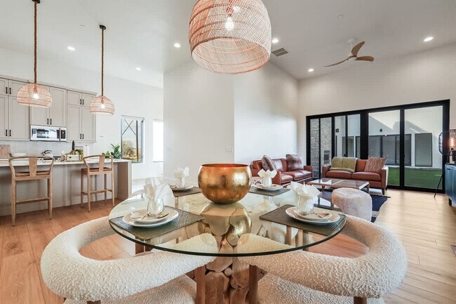 Foto del edificio - 12401 Rivendell Ct