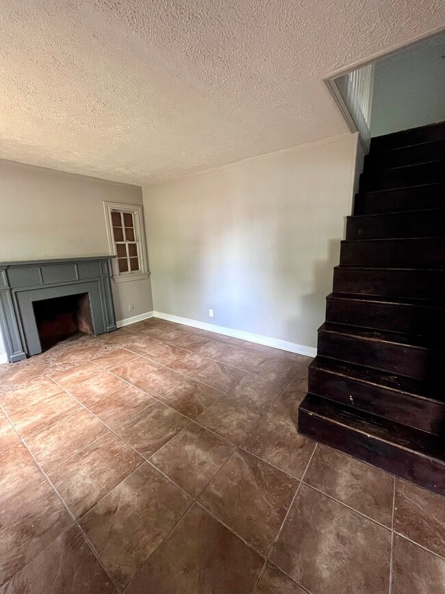 Building Photo - 132 King St