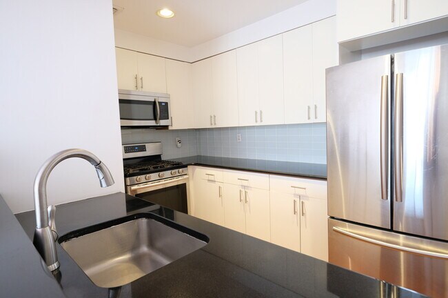 Building Photo - 603 W 148th St