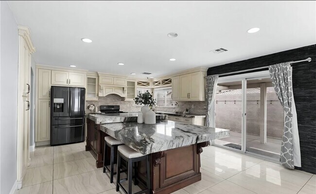 Foto del edificio - 215 Conger Dr