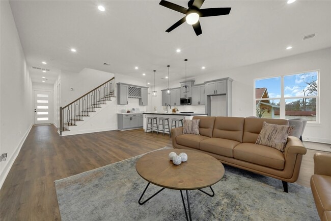 Building Photo - 4916 Lavender St