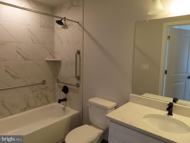 Building Photo - 101 W Oxford St