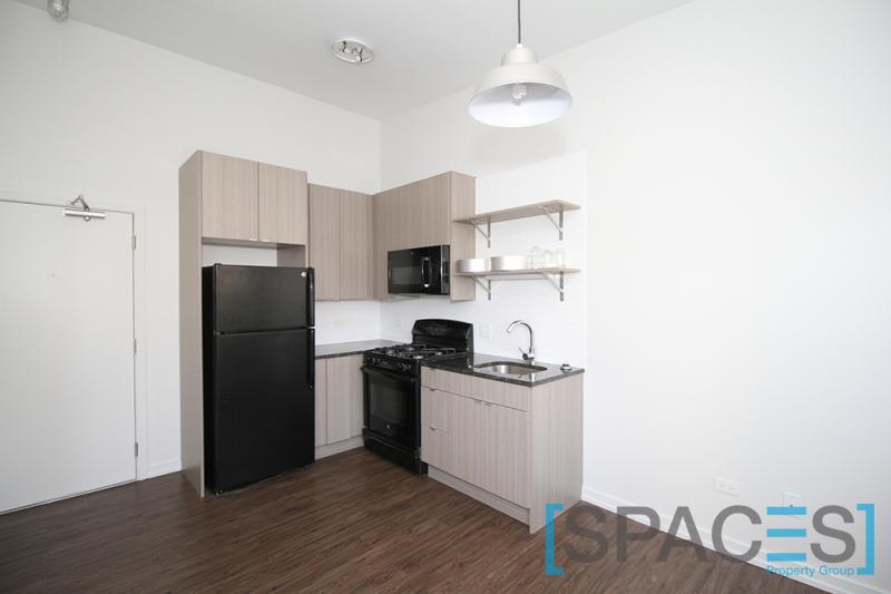 Primary Photo - 5051 N Kenmore Ave