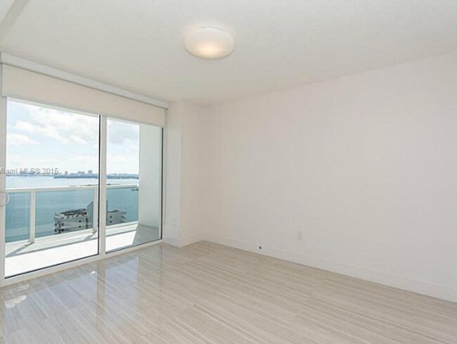 Foto del edificio - Beautiful 3 bedroom Apt at Bay House