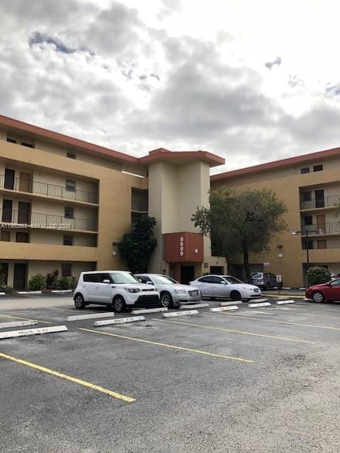 Building Photo - 8889 Fontainebleau Blvd