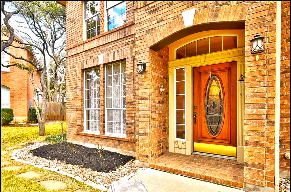 Front - 8703 Farmdale