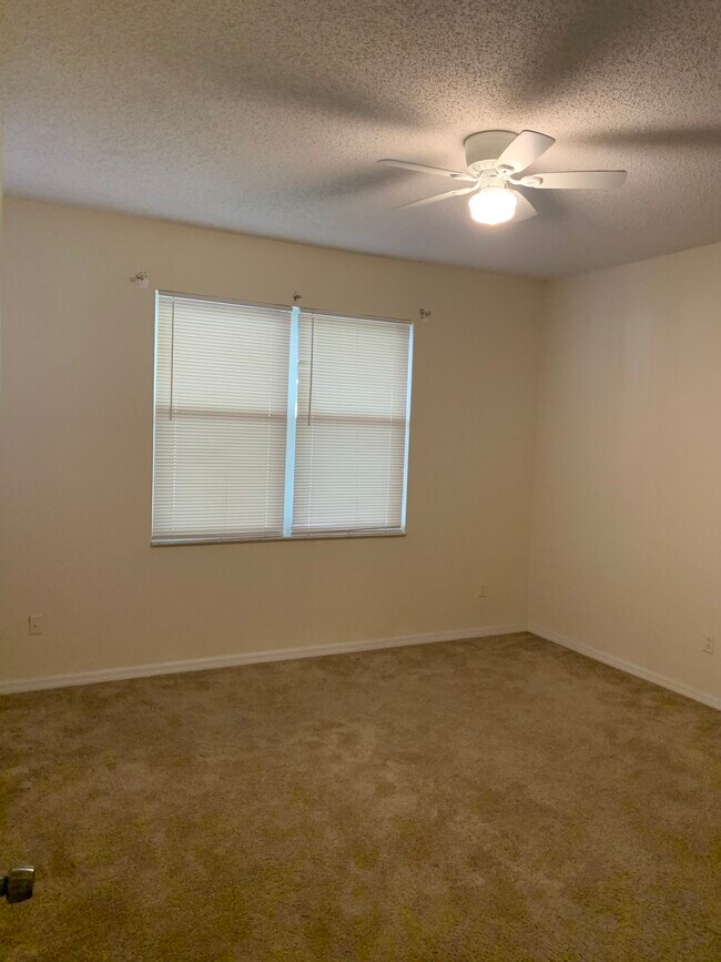 Building Photo - 1976 Willow Wood Dr