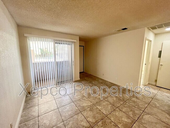 Foto del edificio - 2857 N Los Felices Rd