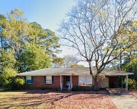 Building Photo - 1112 Retlaw St NW