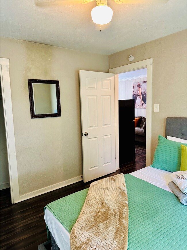 Foto del edificio - 4210 Ennis St