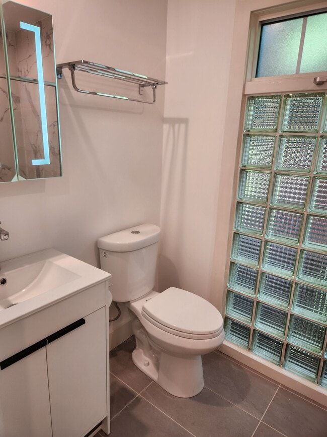 Photo - 530 Richmond St House