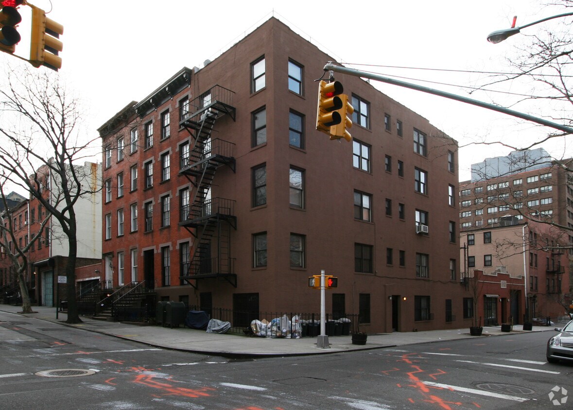 Building Photo - 317 Hicks St