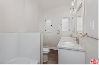 Building Photo - 850 Kings Rd