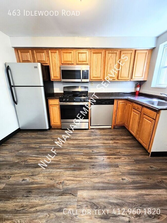 Foto del edificio - 463 Idlewood Rd