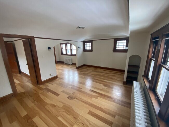 Building Photo - 4524 N Woodburn St