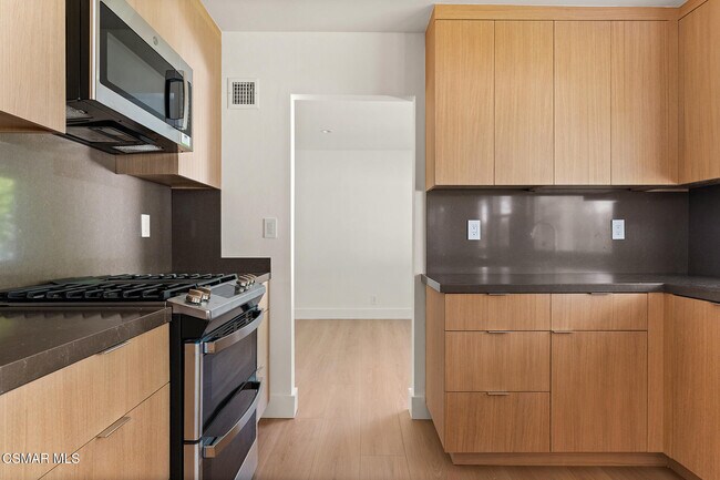 Building Photo - 84 Sunny Vista Ave