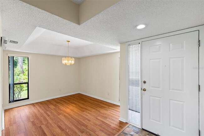 Building Photo - 41 Hembury Ln