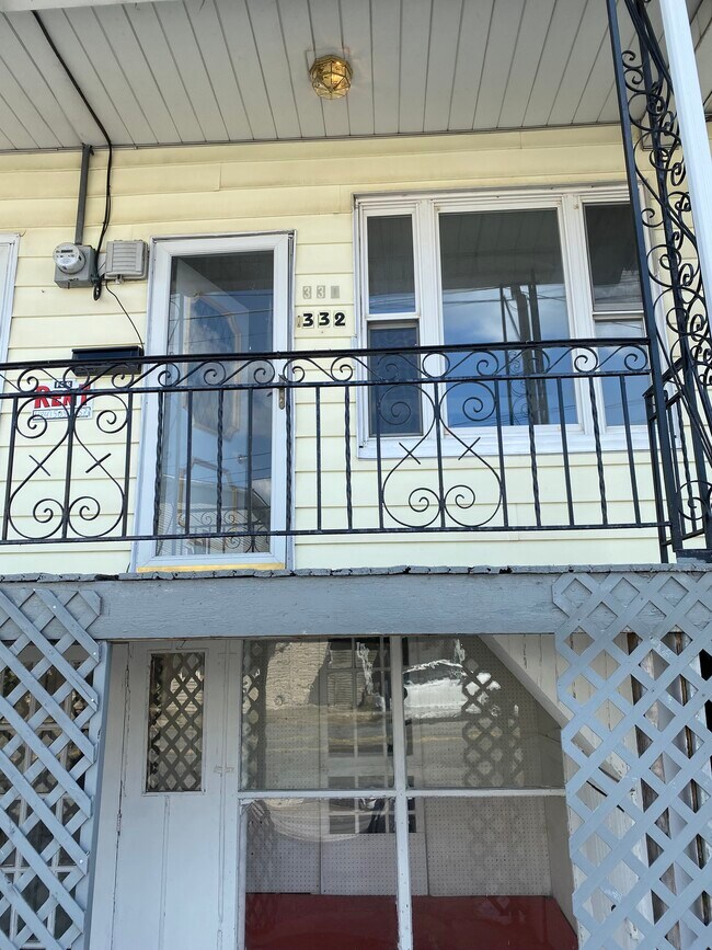 Foto del edificio - 332 E 5th St