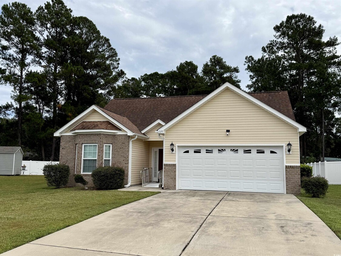 Foto principal - 229 Holden Dr