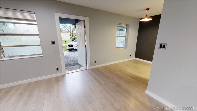 Foto del edificio - 404 NW 21st Terrace