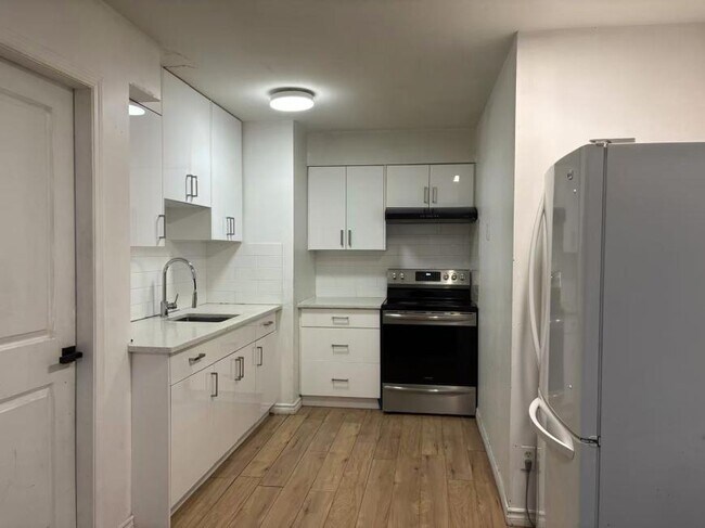 Photo du bâtiment - 3 bedroom in Vancouver BC V5N 5H8