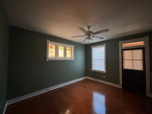 Foto del edificio - 4922 Winona Ave