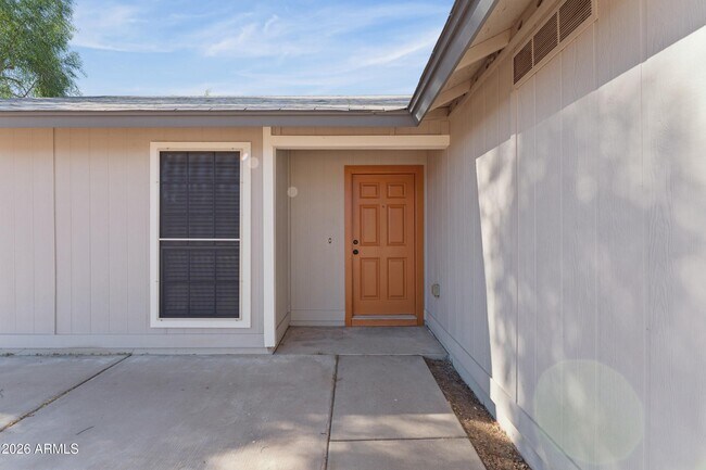 Foto del edificio - 7214 W Sierra Vista Dr