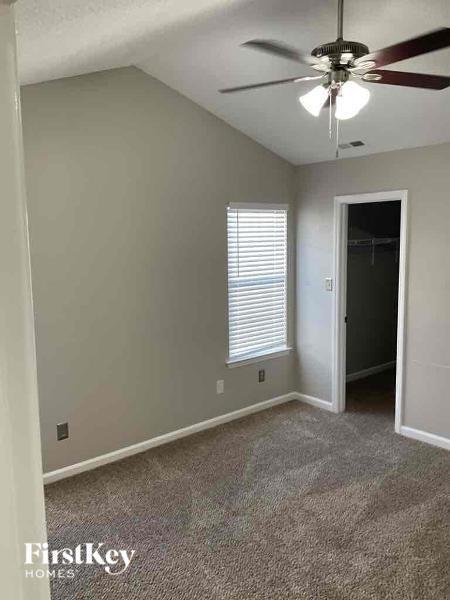Foto del edificio - 9006 Whitetail Ct
