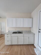 Building Photo - 705 Satsuma Ave