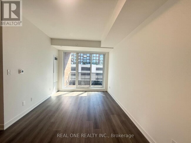 Building Photo - 38 Simcoe Promenade