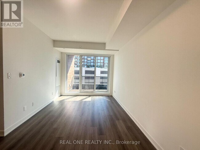 Photo du bâtiment - 38 Simcoe Promenade