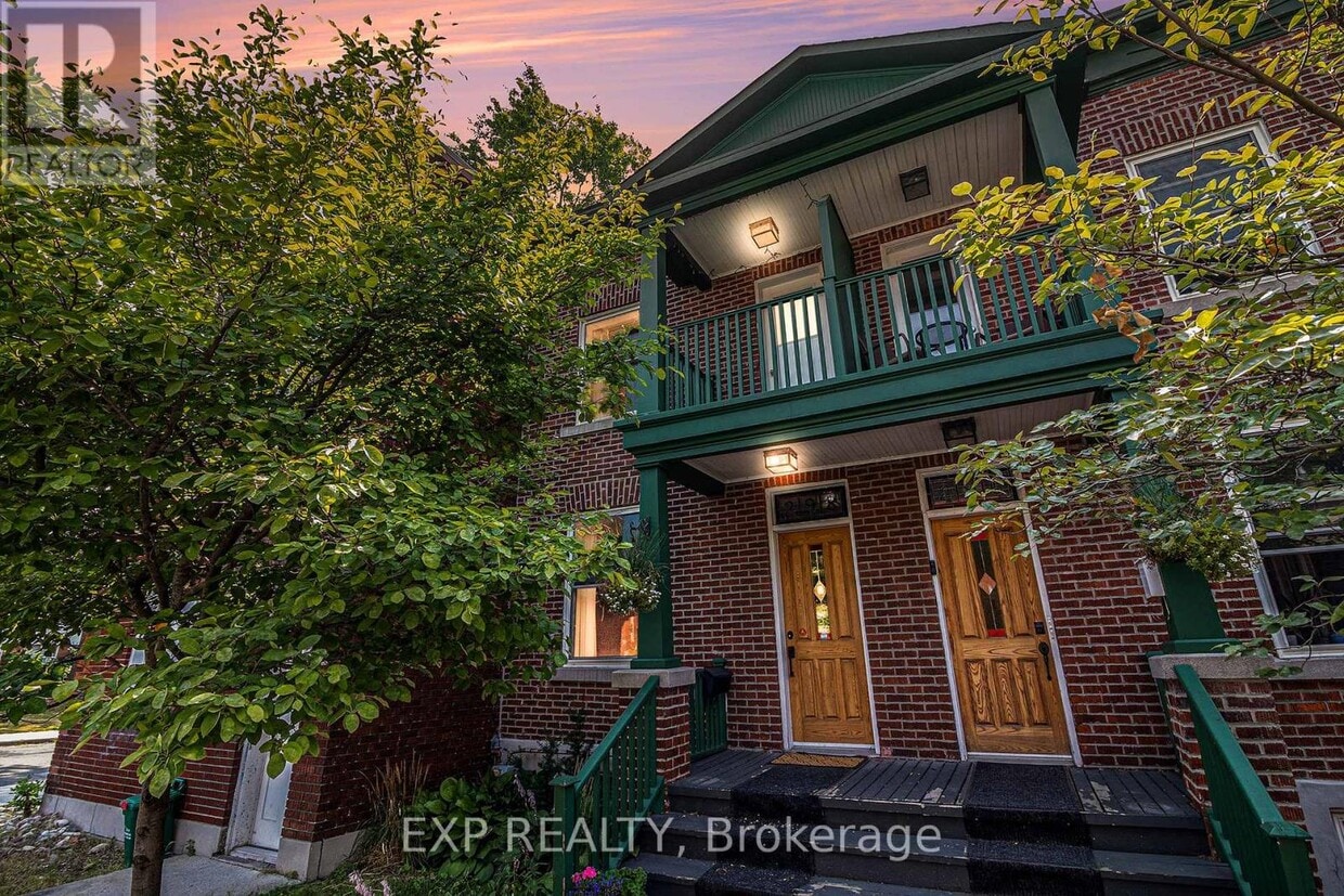 Primary Photo - 298 CLARENCE St