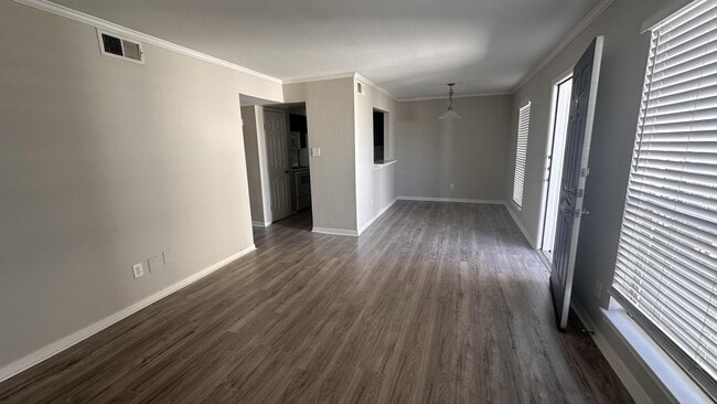 Building Photo - 2825 Bellefontaine Blvd