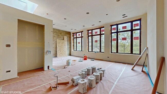 Building Photo - 3242 N Clark St