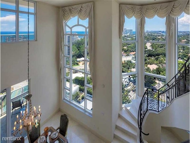 Building Photo - 3055 Harbor Dr