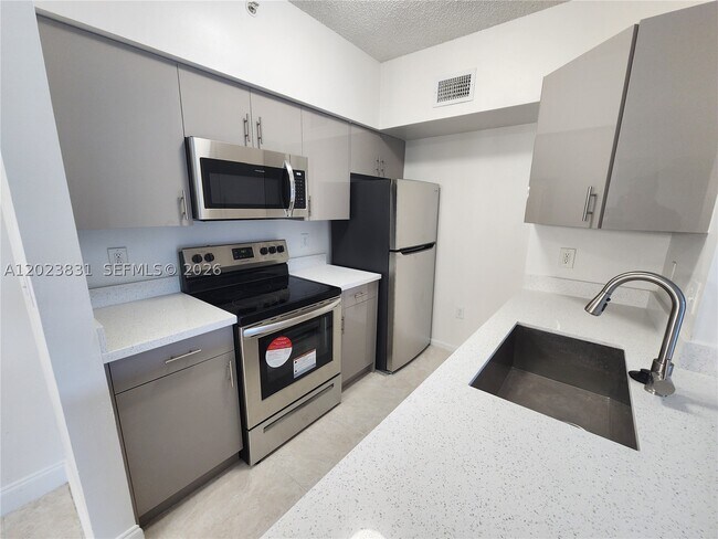 Foto del edificio - 11715 W Atlantic Blvd