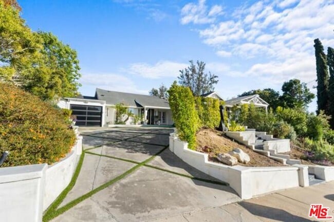 Building Photo - 23426 Balmoral Ln