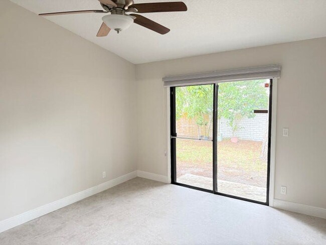 Building Photo - 1065 Mulberry Pl