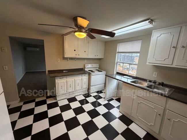 Foto del edificio - 2111 Chamberlain Ave.