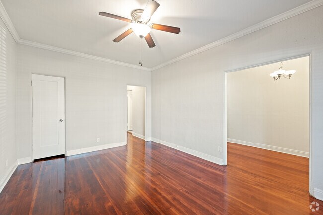 1HAB, 1BA - 550 ft² - Elk Villas...Newly Remodeled Gorgeous Apartments...Prime Location!