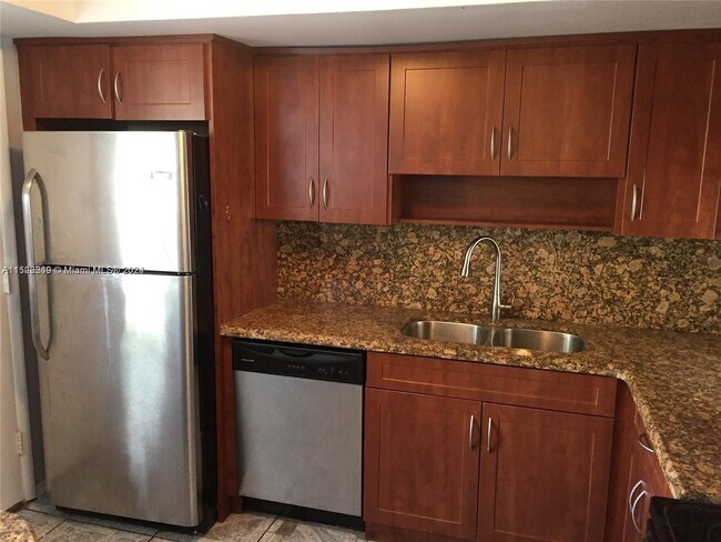 Building Photo - 1591 NE Miami Gardens Dr