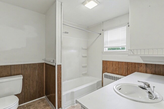 Foto del edificio - 218-222 S Sporting Hill Rd