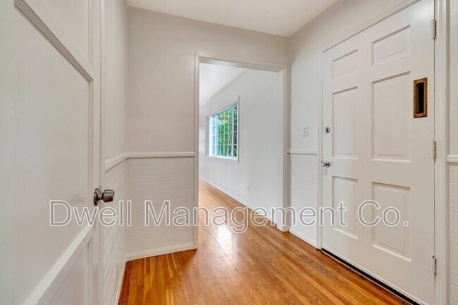Building Photo - 4661 Lee Ave