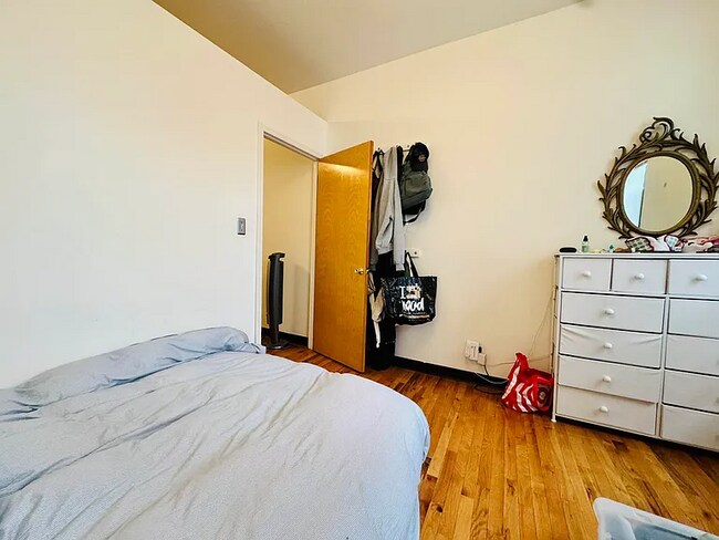 Foto del edificio - 344 E 9th St