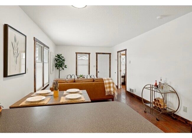 Building Photo - 224 Somers Ave
