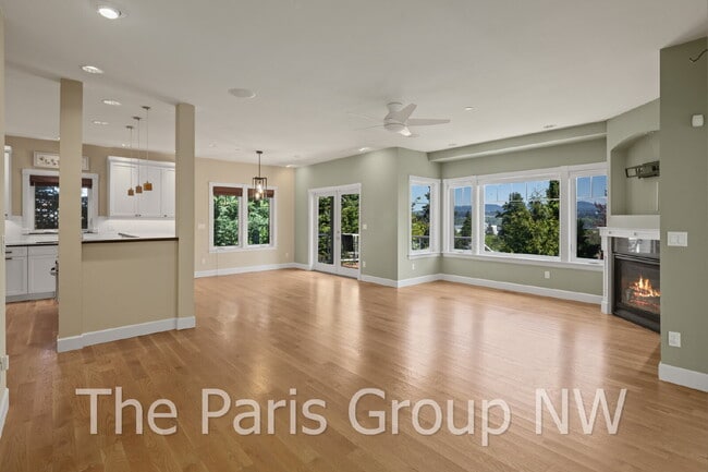 Foto del edificio - Picturesque Seattle Craftsman in a Private Bryn Mawr Enclave *Amazing Views *Central A/C *Tons of...