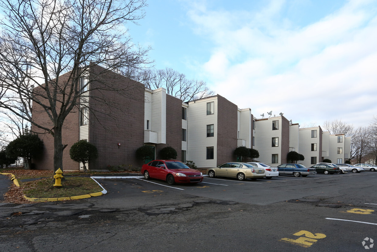 Primary Photo - Foxon Woods Apartments