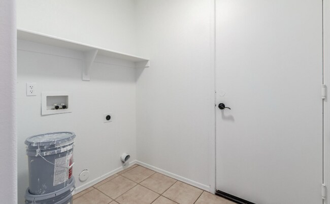 Foto del edificio - Charming Corner Lot Gem!